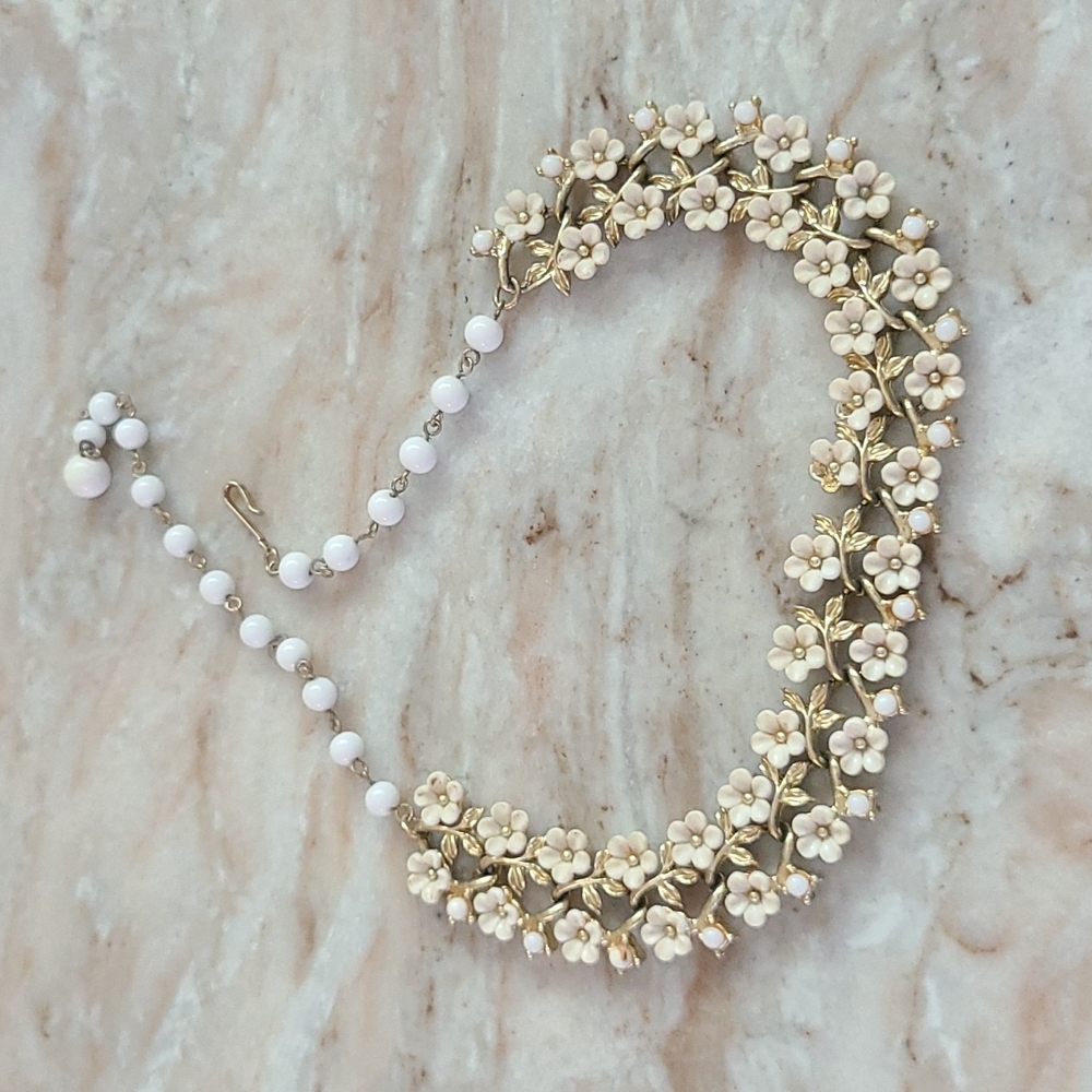 2/$20 Vintage Floral Choker Necklace - Picture 1 of 7